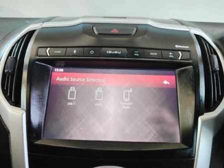 2018-Isuzu-D-Max-300-LX-Double-Cab_8