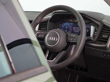 2025-Audi-A1-Sportback-30-TFSI-Black-Edition-S-Tronic_16