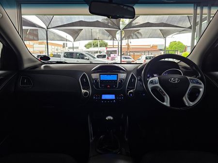 2013-Hyundai-ix35-20-GLS-Executive_10