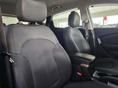 2013-Hyundai-ix35-20-GLS-Executive_11