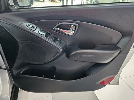 2013-Hyundai-ix35-20-GLS-Executive_13