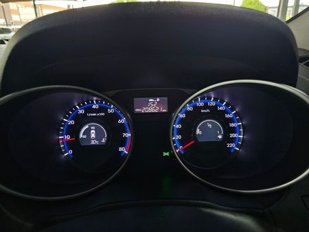 2013-Hyundai-ix35-20-GLS-Executive_14