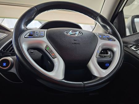 2013-Hyundai-ix35-20-GLS-Executive_15