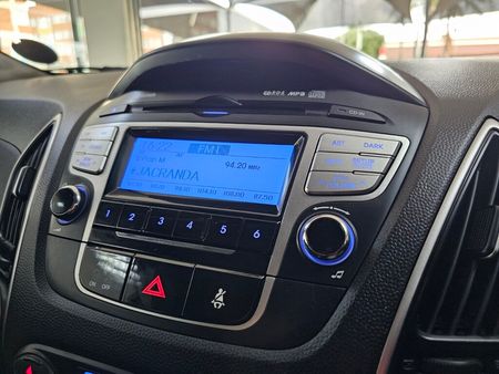 2013-Hyundai-ix35-20-GLS-Executive_16