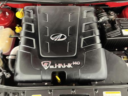 2017-Mahindra-XUV-500-22D-mHawk-7-seat-W8_13