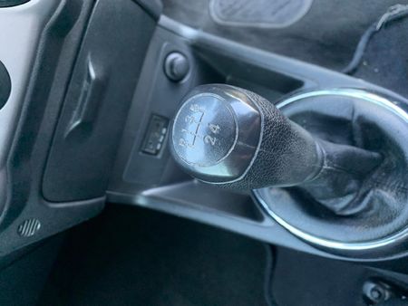 2012-Hyundai-i20-16_9