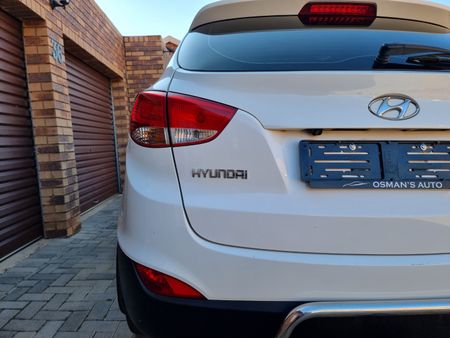 2013-Hyundai-ix35-20-GLS-Executive_9