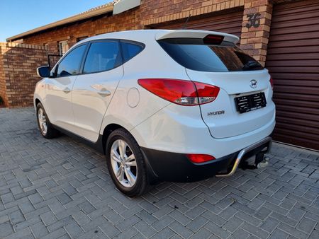 2013-Hyundai-ix35-20-GLS-Executive_10