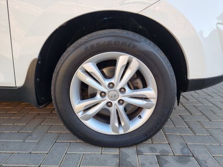 2013-Hyundai-ix35-20-GLS-Executive_11