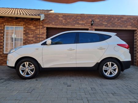 2013-Hyundai-ix35-20-GLS-Executive_12
