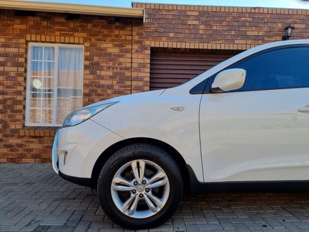 2013-Hyundai-ix35-20-GLS-Executive_13