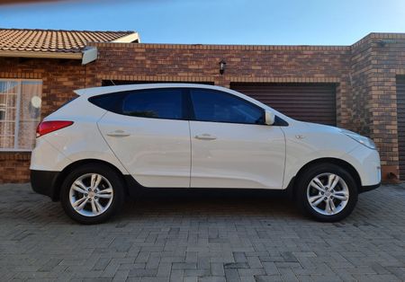 2013-Hyundai-ix35-20-GLS-Executive_3