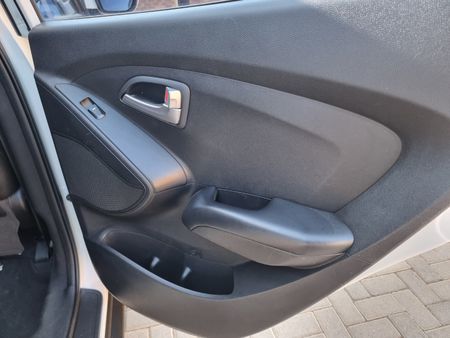 2013-Hyundai-ix35-20-GLS-Executive_4