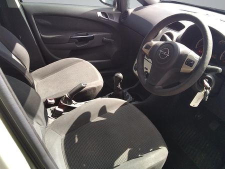 2010-Opel-Corsa-14-Essentia-5-dr_9