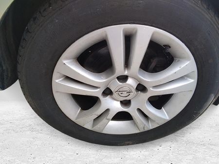 2010-Opel-Corsa-14-Essentia-5-dr_10