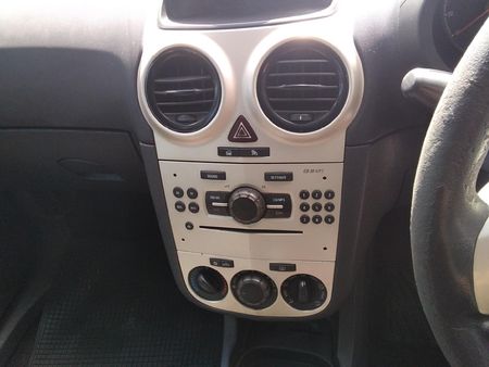2010-Opel-Corsa-14-Essentia-5-dr_14