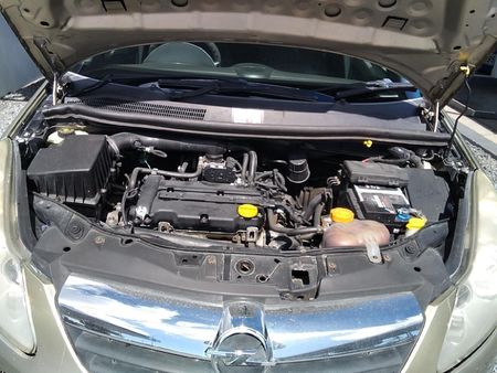 2010-Opel-Corsa-14-Essentia-5-dr_8