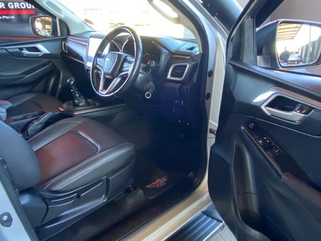 2023-Isuzu-D-Max-19-DDI-HR-LS-Extended-Cab_11