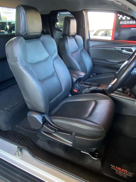 2023-Isuzu-D-Max-19-DDI-HR-LS-Extended-Cab_12