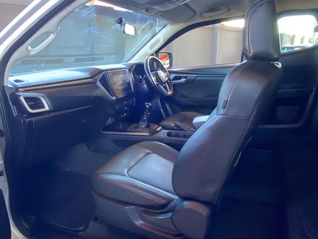 2023-Isuzu-D-Max-19-DDI-HR-LS-Extended-Cab_13