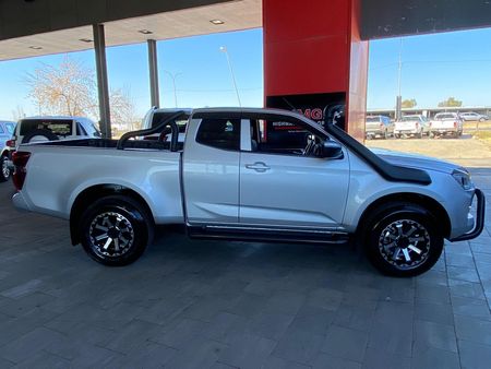 2023-Isuzu-D-Max-19-DDI-HR-LS-Extended-Cab_1