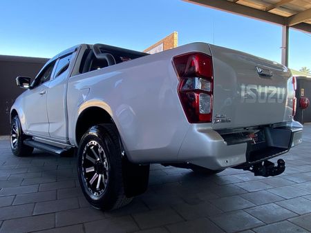 2023-Isuzu-D-Max-19-DDI-HR-LS-Extended-Cab_5