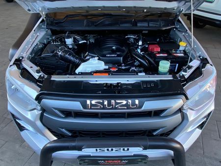 2023-Isuzu-D-Max-19-DDI-HR-LS-Extended-Cab_8