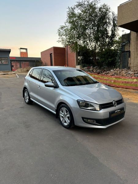 2011-Volkswagen-Polo-14-Comfortline_0