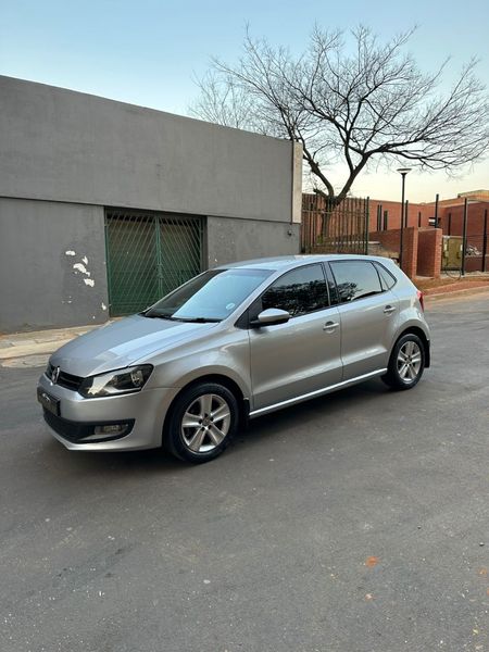 2011-Volkswagen-Polo-14-Comfortline_9