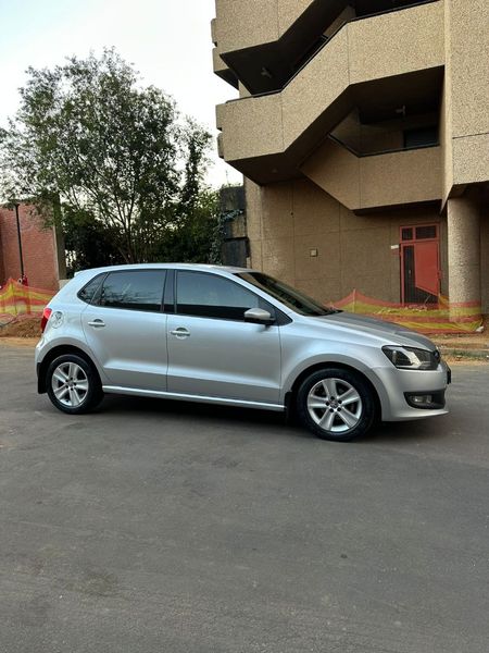 2011-Volkswagen-Polo-14-Comfortline_10