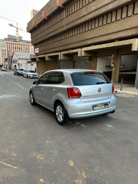 2011-Volkswagen-Polo-14-Comfortline_13