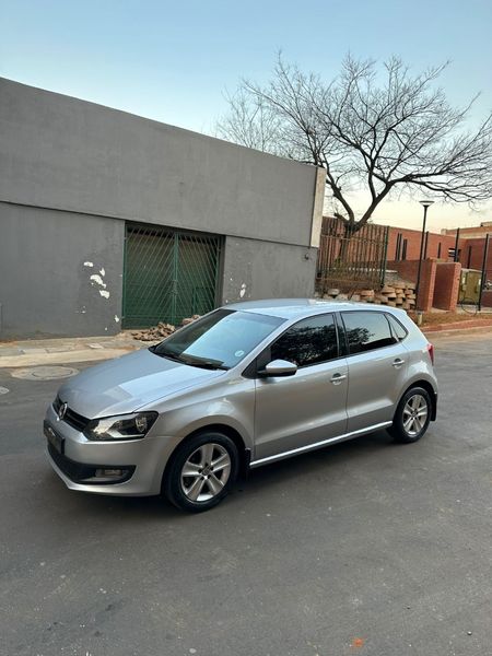 2011-Volkswagen-Polo-14-Comfortline_18