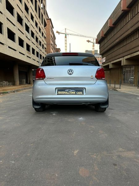 2011-Volkswagen-Polo-14-Comfortline_1