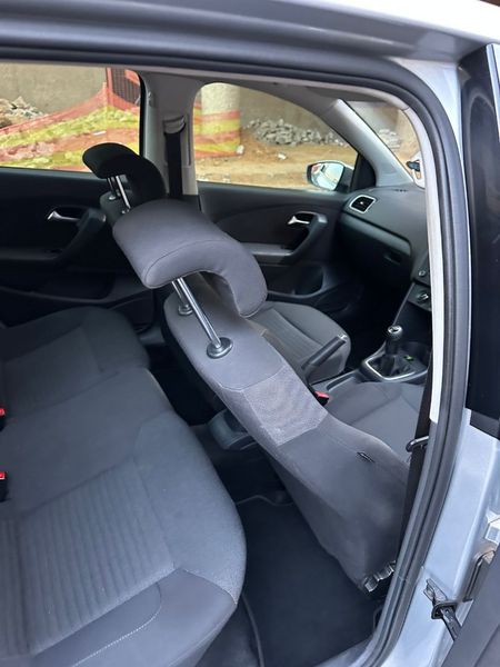 2011-Volkswagen-Polo-14-Comfortline_2