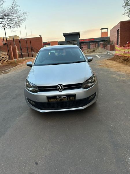 2011-Volkswagen-Polo-14-Comfortline_5