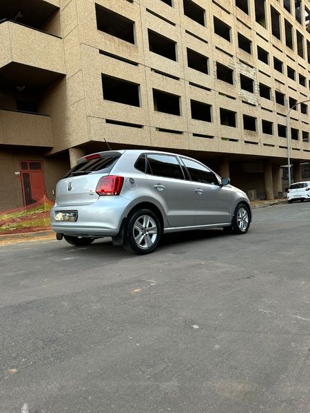 2011-Volkswagen-Polo-14-Comfortline_7