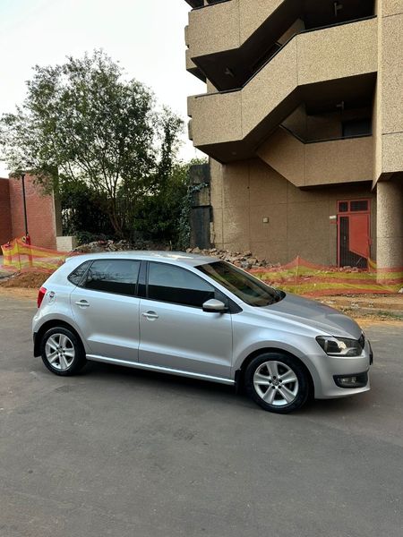 2011-Volkswagen-Polo-14-Comfortline_8