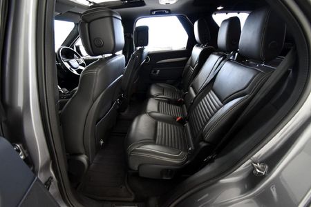 2023-Land-Rover-Discovery-30-TD-HSE-R-Dynamic-D300_4