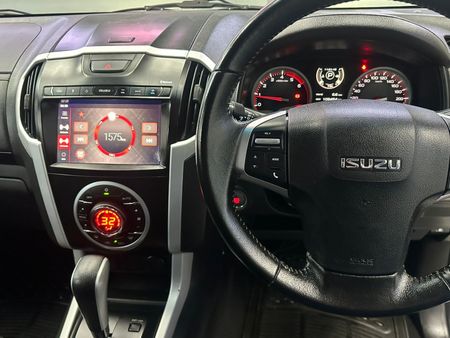 2019-Isuzu-D-Max-300-LX-Double-Cab_10
