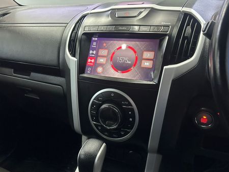 2019-Isuzu-D-Max-300-LX-Double-Cab_11