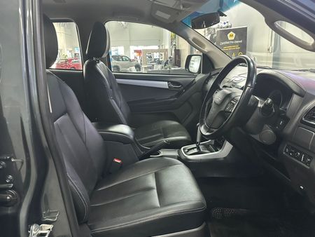 2019-Isuzu-D-Max-300-LX-Double-Cab_6