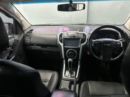 2019-Isuzu-D-Max-300-LX-Double-Cab_7