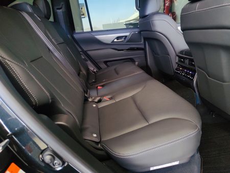 2025-Lexus-LX-Lexus-700H-LX-F-Sport_18