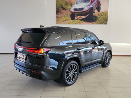 2025-Lexus-LX-Lexus-700H-LX-F-Sport_1