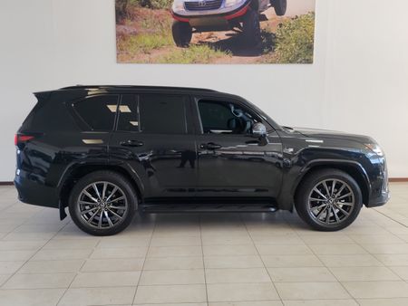 2025-Lexus-LX-Lexus-700H-LX-F-Sport_3