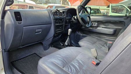 2004-Toyota-Hilux-30-KZ-TE-Legend-35_28