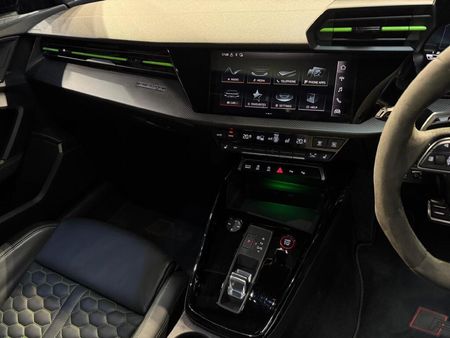 2023-Audi-RS3-Sportback-Quattro-Auto_9