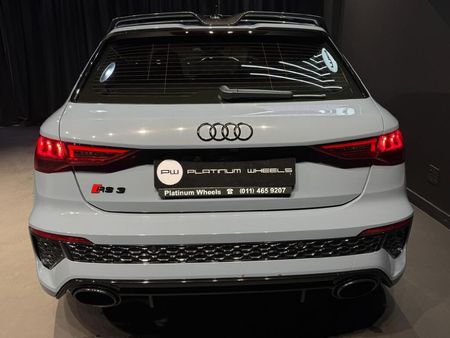 2023-Audi-RS3-Sportback-Quattro-Auto_5
