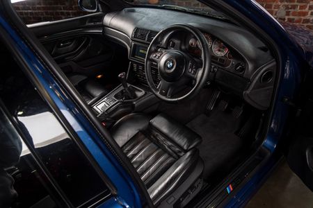 2000-BMW-M5-e39_9