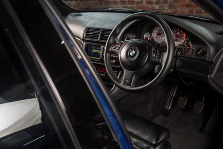 2000-BMW-M5-e39_10